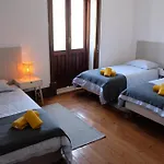 אכסניה Yellow *