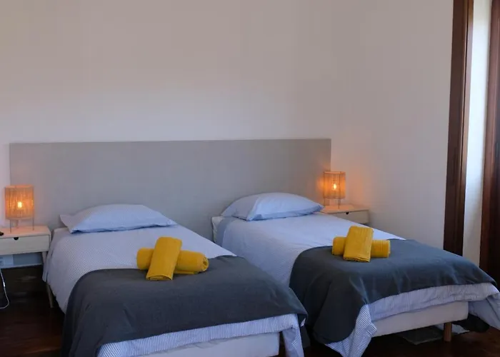 Yellow アヴェイロ