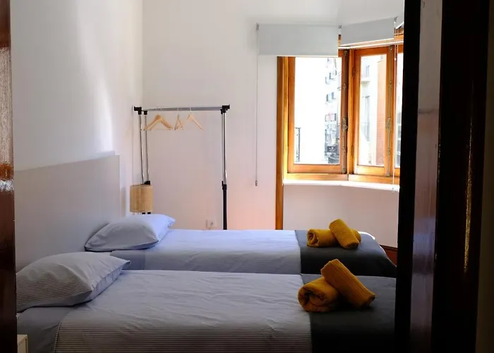 Хостел Yellow Авейру