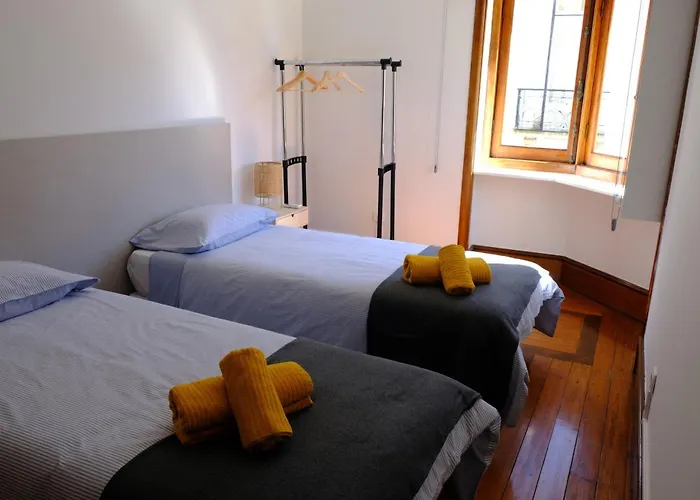 Yellow Хостел Авейру