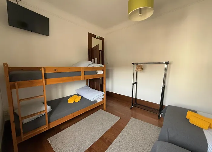 Yellow Хостел Авейру